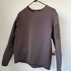 Arc'teryx Women's Dark Brown Crewneck pullover